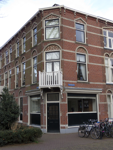 908782 Gezicht op het winkelhoekpand Koekoeksplein 8 te Utrecht, met rechts de Havikstraat.N.B. bouwjaar: bouwjaar: ...